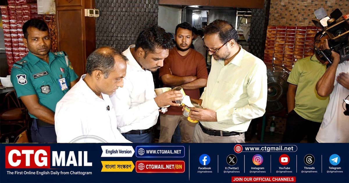 চট্টগ্রামের দামপাড়া এলাকায় ভোক্তা অধিকার অধিদপ্তরের অভিযানে হান্ডি রেস্টুরেন্টসহ তিনটি প্রতিষ্ঠানের বিরুদ্ধে জরিমানা করা হয়।