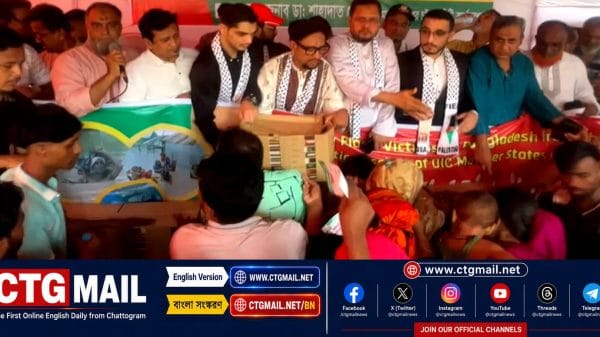 Mayor Dr Shahadat Hossain distributes emergency relief among flood-affected families during an OIC humanitarian programme in West Bakalia, Chattogram